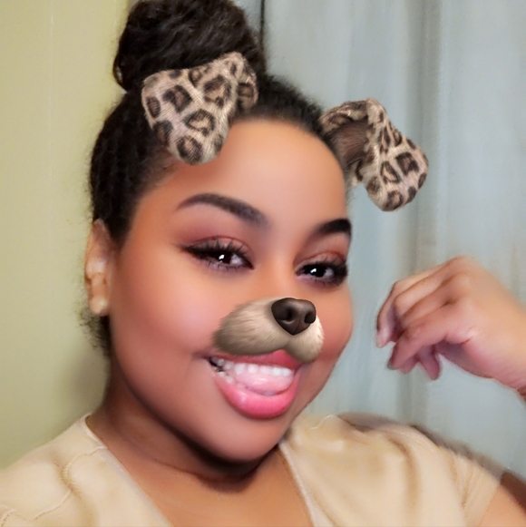 Meet your Poshers, Los Carmenatty - Picture 1 of 16